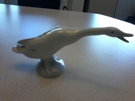 Lladro Hunkins Goose #4551http://www.ctonlineauctions.com/detail.asp?id=666303
