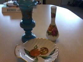  3 porcelains, 2 vases, 1 shell dishhttp://www.ctonlineauctions.com/detail.asp?id=666571