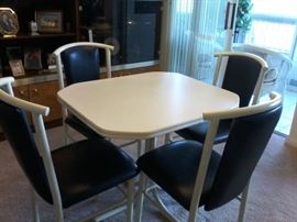 Dining Room Table and 4 Chairs, Formicahttp://www.ctonlineauctions.com/detail.asp?id=666664