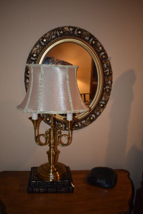DImmable lamp and gold mirror