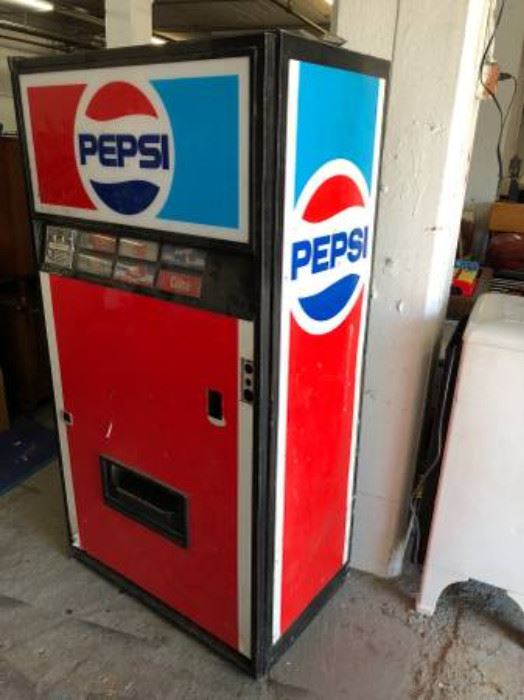 Vintage Pepsi vending machine, WORKS, needs new lock on front.  Just $25 on Saturday!