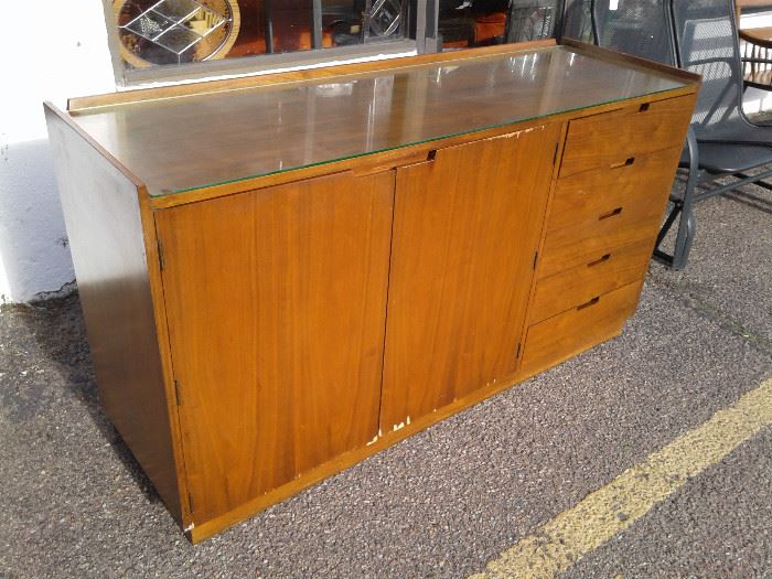 Fantastic 10 drawer vintage Dresser / credenza, would make a great TV Stand or Vanity, only $25 on Saturday!