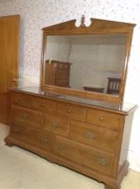  Ethan Allen Manor Dresser With Mirror