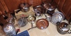 Assorted Kitchen Pots And Pans 