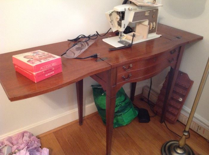 Vintage Sewing Machine / Table $ 100.00