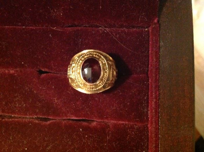10 kt gold class ring - size 6 - 8 grams weight (includes stone) $ 90.00