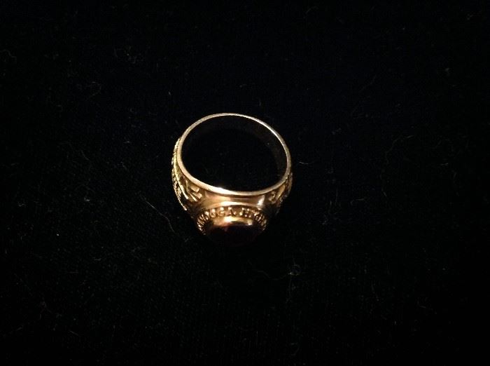 18 kt gold ring -size 7 - 5 grams weight - $ 150.00