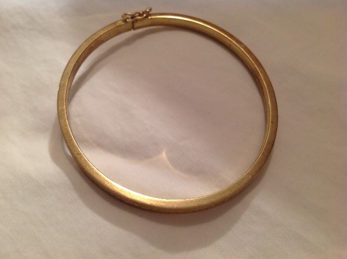 8 kt gold bracelet - 8" - 10 grams weight - $ 125.00