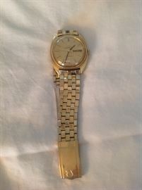 Omega Constellation Watch (518 printed on watch body  backing) - Not working $ 300.00 - Reserve established for this piece.