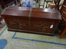 Lane Cedar Treasure Chest