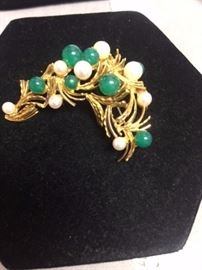 18kt Gold Jade & Pearl Brooch