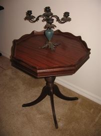 Mahogany Duncan Phyfe style table