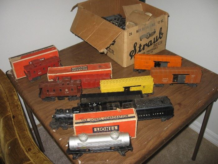 Lionel train set with track and motor