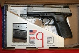 9 SMITH & WESSON SD40VE AUTO 40 2 - 14 ROUND MAGS, BOX