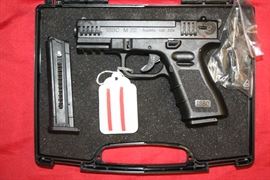 11 ISSC M22 AUTO 22 2 - MAGS, CASE