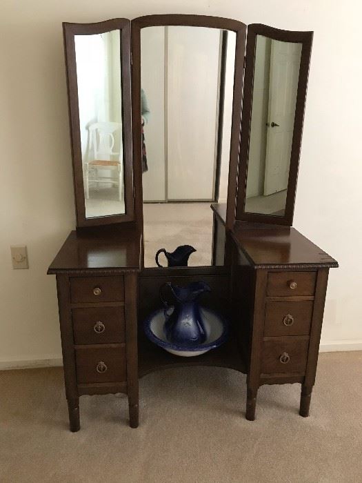 Vanity w/ 3 Section Mirror,  Pitcher & Bowl