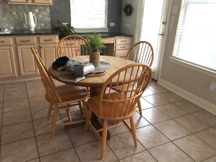 Round Kitchen Table & Chairs