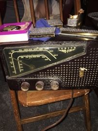 Vintage Zenith AM/FM radio.