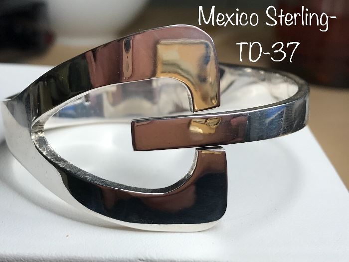Mexico Sterling Bracelet- TD-37 (Alicia de La Paz? Silver Modernist)