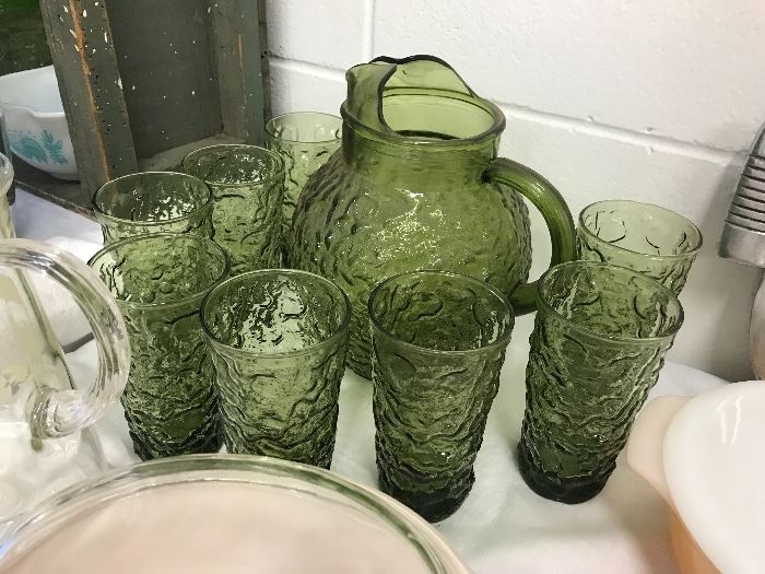 Super fun vintage green pitcher and glass set! Perfect for your holiday gathering!