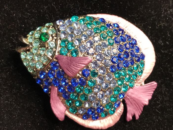 Kirk's Folly stunning fish figural rhinestone pin. (notice next picture; the back of this brooch needs repair) 