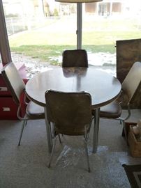 TABLE W/1 LEAF & 4 CHAIRS