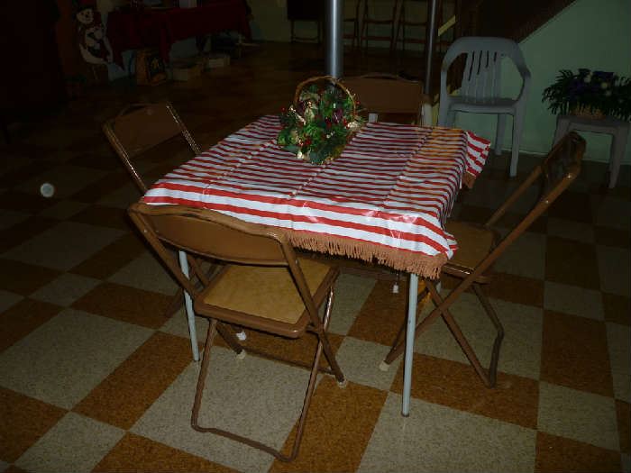 CARD TABLE & 4 FOLDING CHAIRS