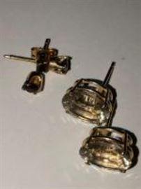 2 pairs of 14k gold earrings