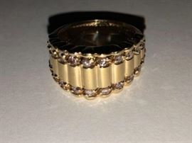 diamond ring yellow gold