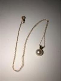 gold and pearl necklace