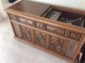Retro stereo console