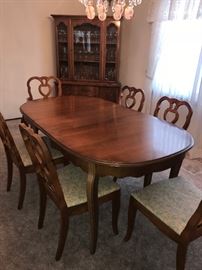 BASSETT FURNITURE CHERRY WOOD TABLE AND 6 CHAIRS-COMES WITH CUSTOM PROTECTIVE COVERS
