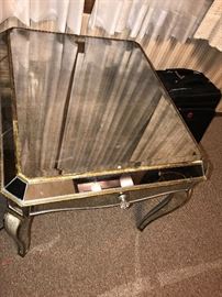 MIRRORED SIDE TABLE WITH DRAWER