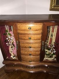 JEWELRY BOX