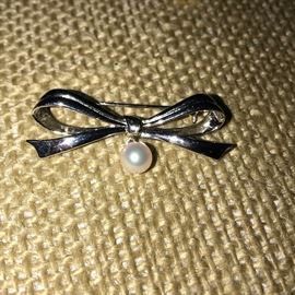 MIKIMOTO STERLING PEARL BOW BROOCH