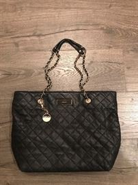 DKNY BLACK LEATHER HANDBAG