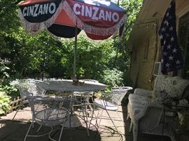 METAL PATIO FURNITURE-NEEDS TO BE REPAINTED