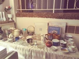 DECORATIVE GLASSWARE