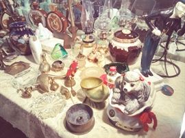 NUMEROUS COLLECTIBLE ART GLASS PIECES, & JACK DANIELS DECANTERS.