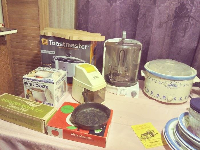 TOAST-MASTER CROCK POT, RICE COOKER, ELECT CARVING KNIFE, CAROUSEL ROTISSERIE OVEN