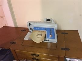 Vintage Singer Sewing Machine with Table