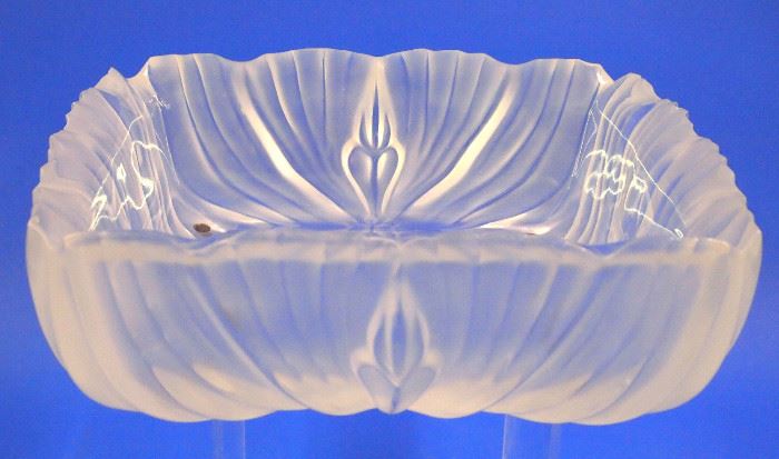 Large (11 1/2") Lalique  bowl with "Victoria" pattern  