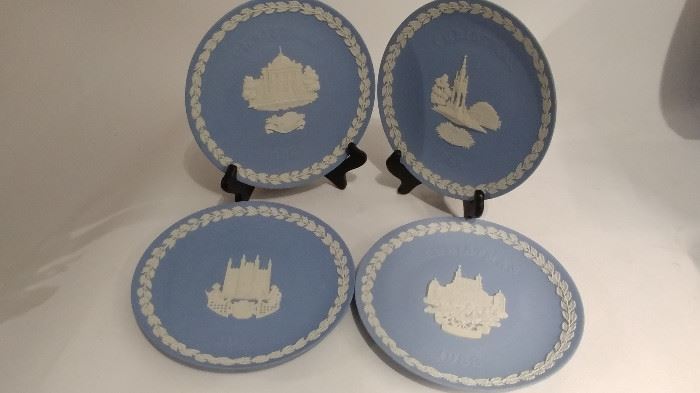 . Wedgwood Christmas Plate in "Jasper" http://www.ctonlineauctions.com/detail.asp?id=668314