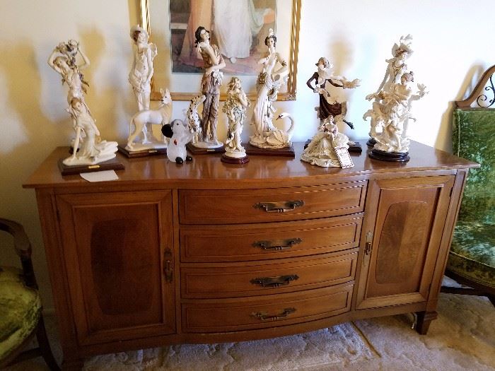 dresser, Guiseppe Armani figurines