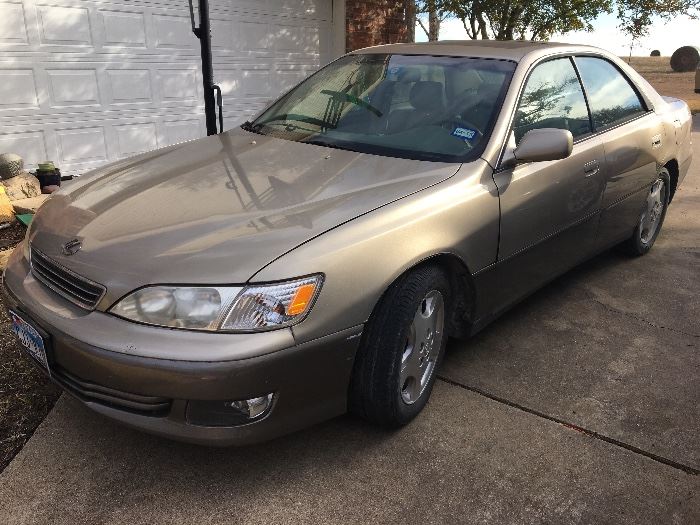 Used 2000 Lexus ES300 which is being sold 'as is'.  Over 300,000 miles, last registered in 2015