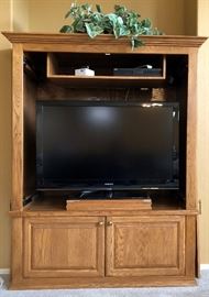 Entertainment Unit/ Armoire TV