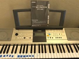 Yamaha Digital Keyboard PSR-E323