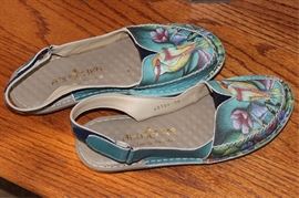 Pair of Anuschka hand painted shoes, Size 39

