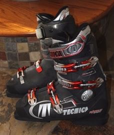 Pair of Diablo ski boots, size 8
