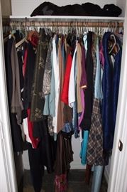 Box lot of women's clothing, dresses, shirts,  jeans, etc., size 4/6
